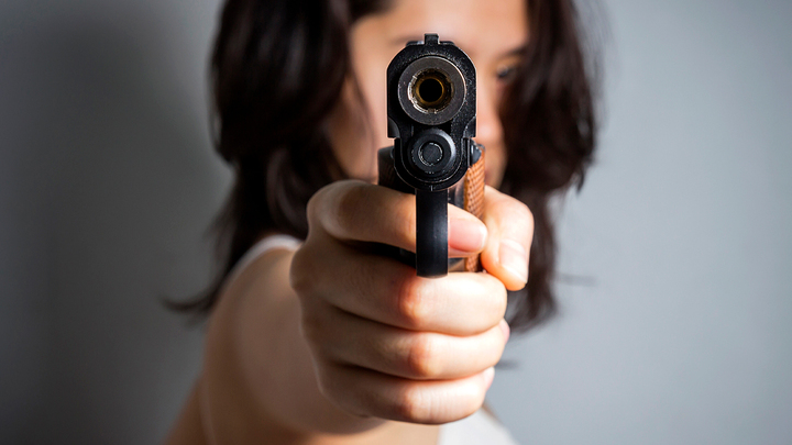 "ТАИНСТВЕННАЯ ШАТЕНКА": КЕМ БЫЛА НЕУЛОВИМАЯ ЖЕНЩИНА-КИЛЛЕР ИЗ 90-Х?