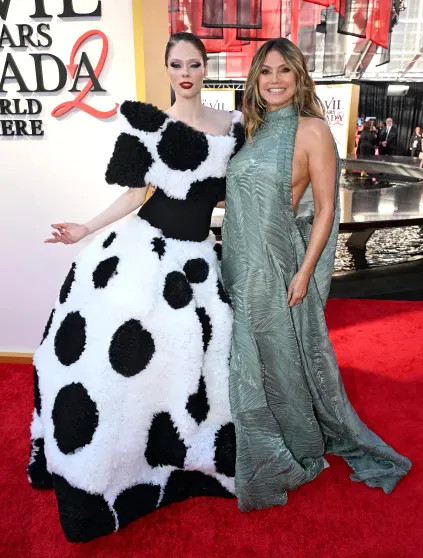 Леди Гага, Мэрил Стрип, Энн Хэтэуэй, Эмили Блант и Анна Винтур посетили премьеру фильма 