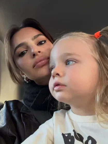 Эмили Ратаковски с сыном