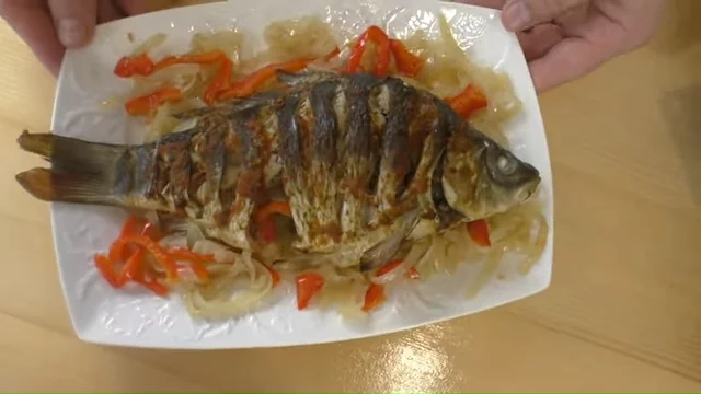 Рецепт рыбы, которому меня научили друзья корейцы перец, надрезы, которые, подушку, запекаться, противне, формируем, овощах, будет, Часто, глубоком, собственном, сокуЧасть, перцем, добавляем, кадый, надрез, варится, кольцами, овощей