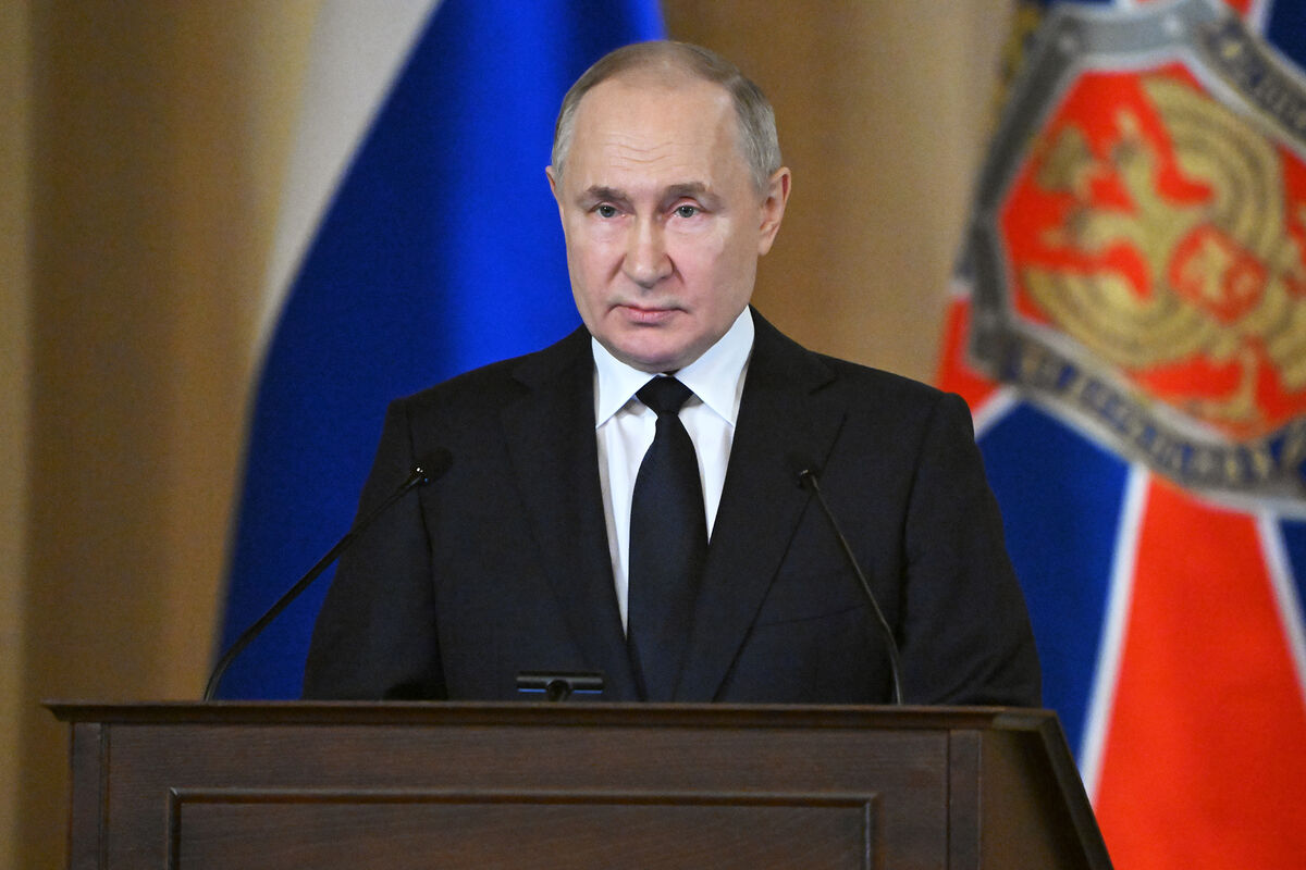 Путин поручил уделить особое внимание семьям участников СВО из-за паводков