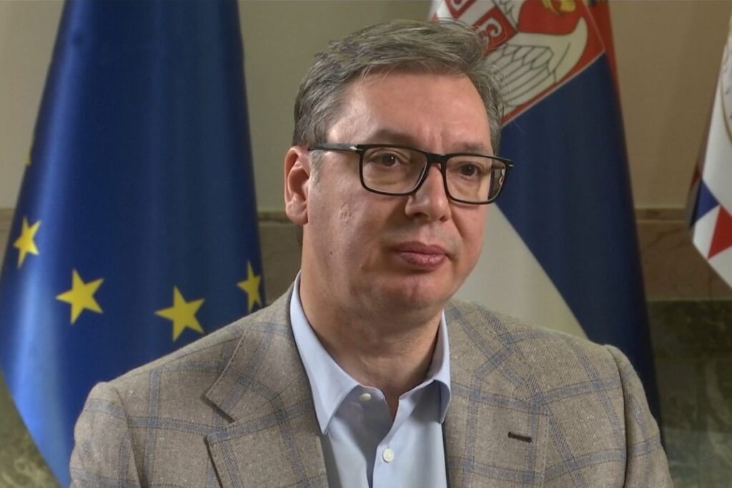 Вучич: в Сербии третьи сутки ищут двух приезжих снайперов