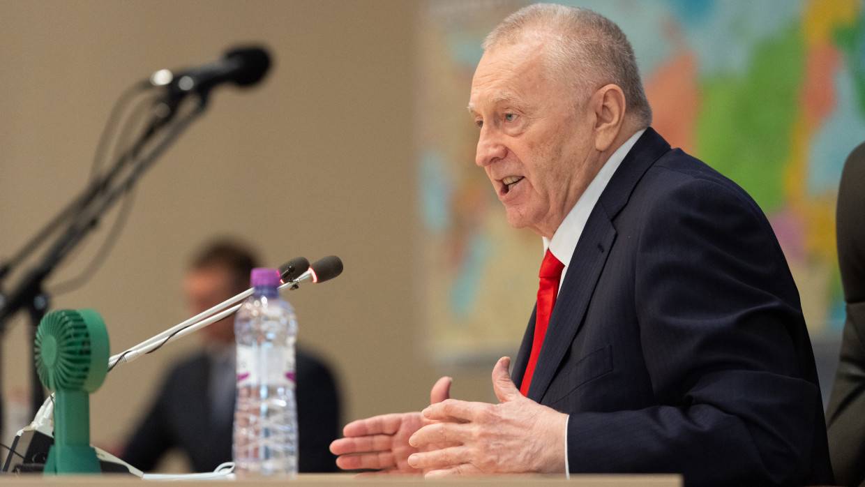 Жириновский предложил отменить всеобщие новогодние каникулы в России