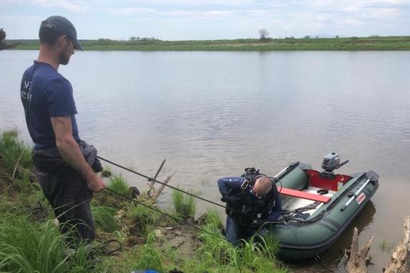 В Хабаровском крае продолжают поиск двух рыбаков