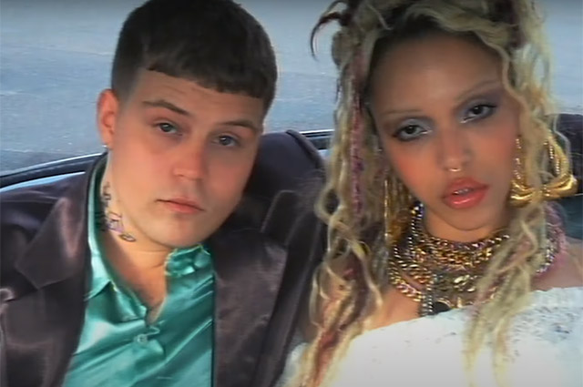 Видео дня: FKA Twigs и Yung Lean выпустили клип Bliss в стиле 90-х с музыкой из песни "На заре"