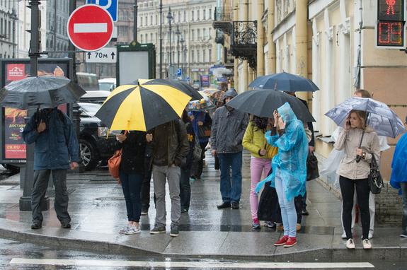 В Петербурге второй день подряд объявляют «желтый» уровень опасности