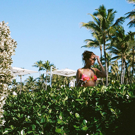 "Выходной в раю": Белла Хадид поделилась отпускными снимками и опубликовала снимок с бойфрендом Марком Калманом Экстерьер