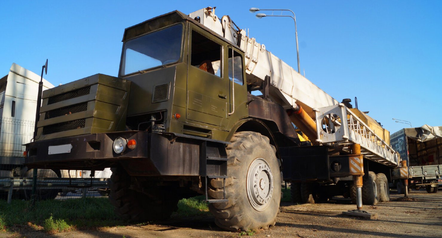 МоАЗ. Тягач гигантского автокрана. Обстановка в кабине
