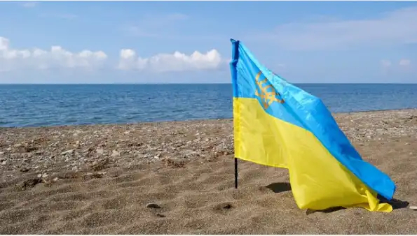 Украинских беШенцев выгнали с пляжа в Черногории из-за скандала с сине-желтым флагом (видео)...