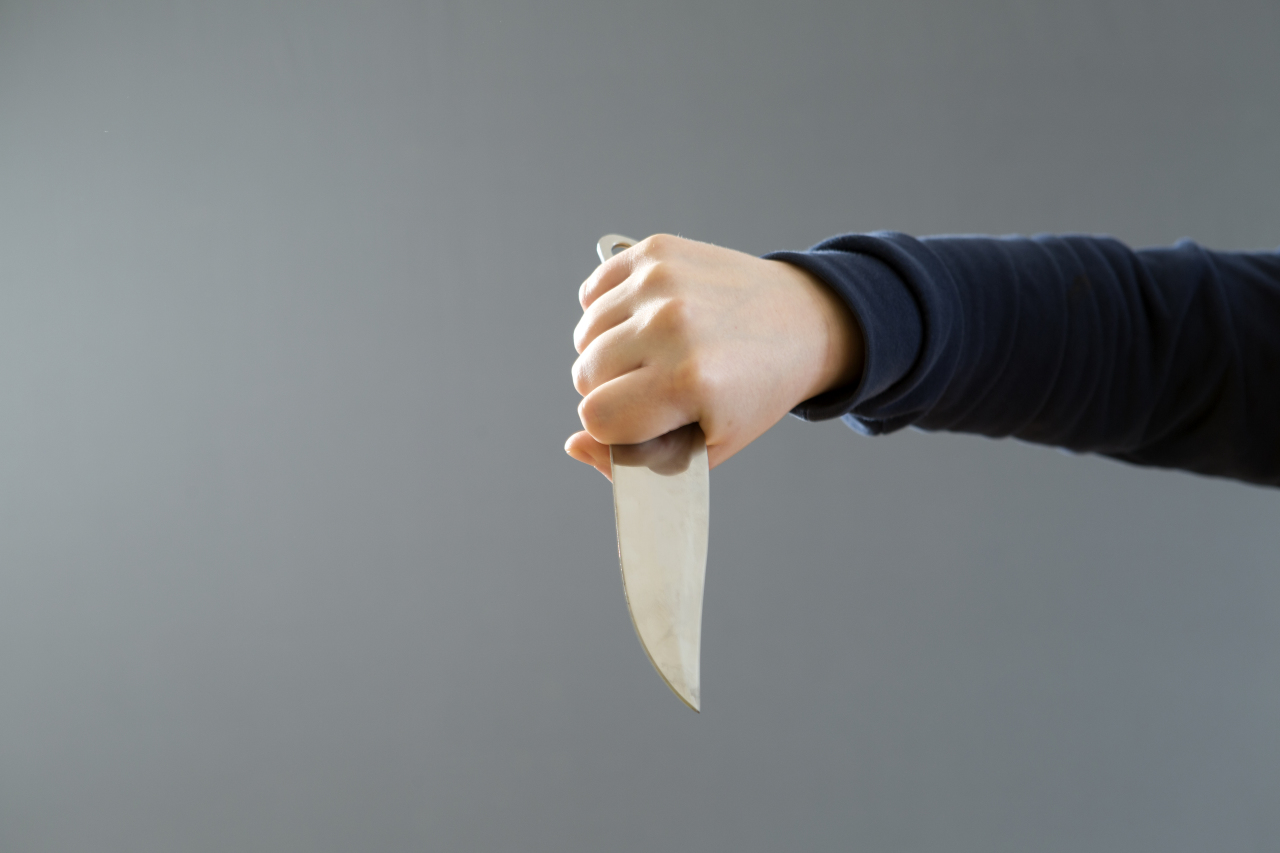 В Петербурге подросток порезал ножом дочку бизнесмена и попытался покончить с собой