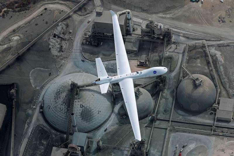 Перспективный тяжелый БПЛА от General Atomics может нести 16 ракет Перспективный тяжелый БПЛА от General Atomics может нести 16 ракет оружие