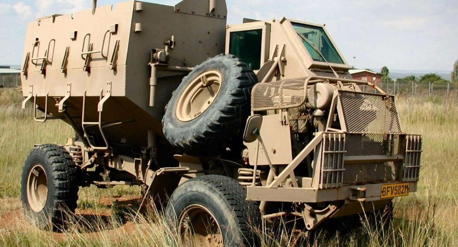 Бронетранспортер «Буффел», по прозвищу «рвотная повозка», для войск ЮАР