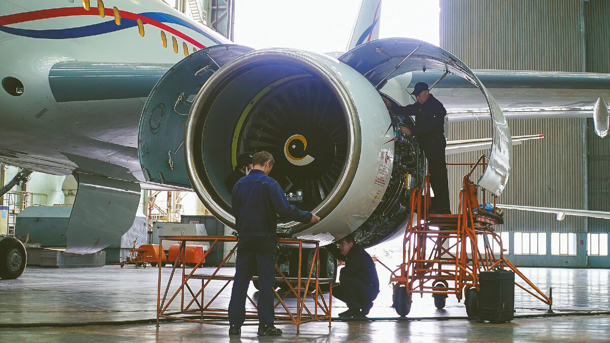 Проведение техобслуживания авиационного двигателя ПС-90А специалистами ОДК-Пермские моторы © Объединённая двигателестроительная корпорация