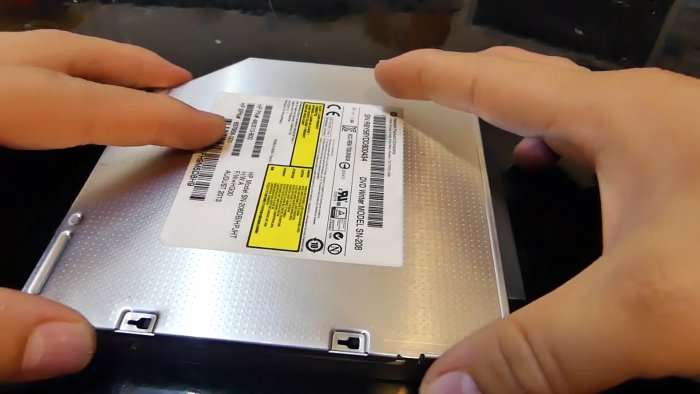 Как модернизировать старый ноутбук, заменив DVD привод на SSD можно, нужно, накопитель, припаять, дисковод, потребуется, собирается, eSATA, необходимо, твердотельный, итоге, дисковода, части, которым, только, второму, снимается, требуется, привод, корпус