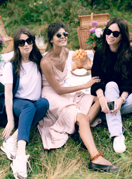 Надежда Оболенцева, Софья Капкова, Вика Газинская и другие на экскурсии в Музее-заповеднике Чехова Надежда Оболенцева, Софья Капкова, Вика Газинская и другие на экскурсии в Музее-заповеднике Чехова Звезды,Новости о звездах