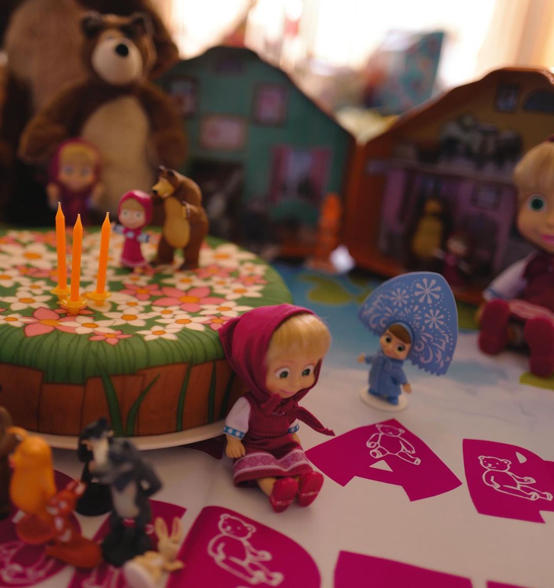 Мерьем Узерли устроила для дочери праздник в стиле мультфильма «Маша и Медведь»