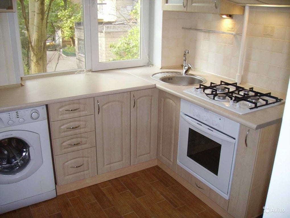Стол-подоконник на кухне: дополнительная полезная площадь, которую стоит использовать для дома и дачи,интерьер