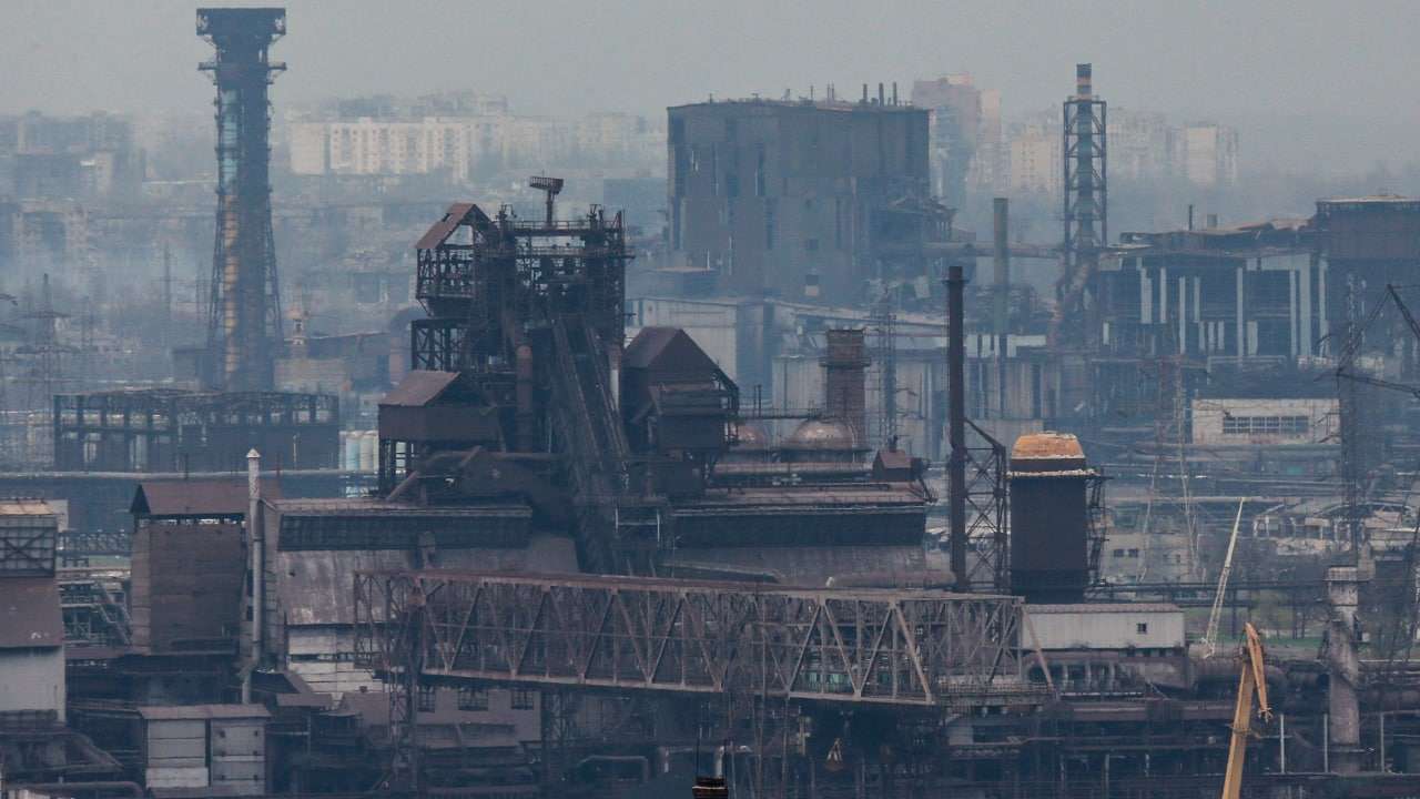 Ходаковский: националисты отбирали еду у военнослужащих ВСУ на «Азовстали» Армия