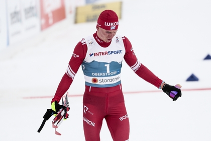 Большунов остался без медалей в гонке преследования на КМ