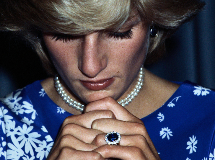 Принцесса Диана и ее знаменитое кольцо, которое перешло по наследству ее невестке Кейт Миддлтон