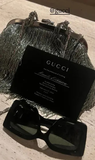 Рената Литвинова в платье с перьями посетила показ Gucci ЛитвиноваРената, Gucci, Литвинова, Рената, своего, показала, посетила, показ, Актриса, кожаной, которую, декольте, блузе, 59летняя, пальто, синем, брошь, позировала, показа, незадолго