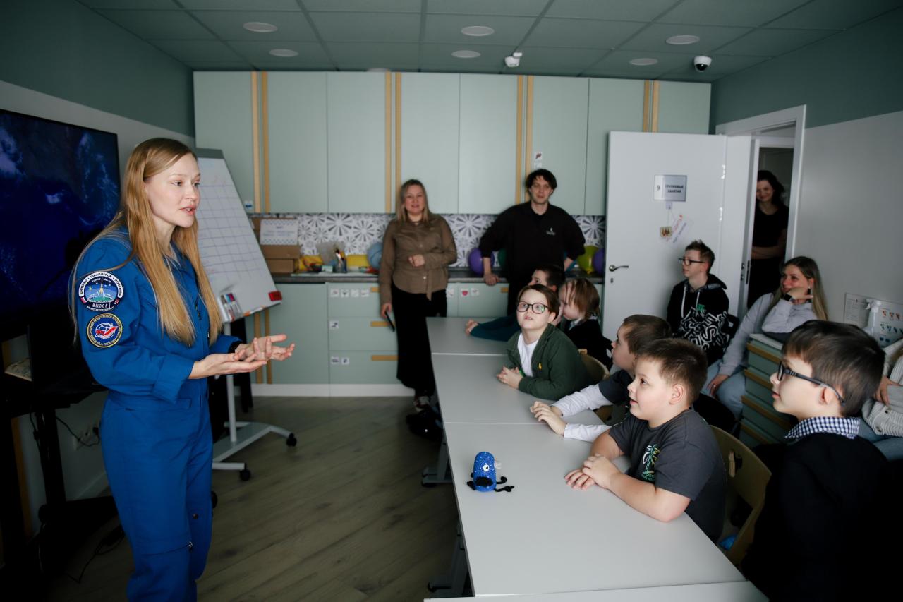 Звезды заступили на дежурство: «Галчонок» запустил новый проект в центре «Под крылом» фонда, Пересильд, звезды, актрисой, Земли, детям, дежурстве», «Звезды, встречи, ребятам, космос, Хрусталевым, другие, Митей, шоуменом, музыкантом, планах —, Петром, Наличем, актером