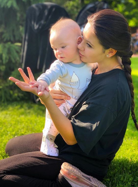 Елена Ильиных поделилась редкими фото их с Сергеем Полуниным сына Мира Дети,Дети знаменитостей