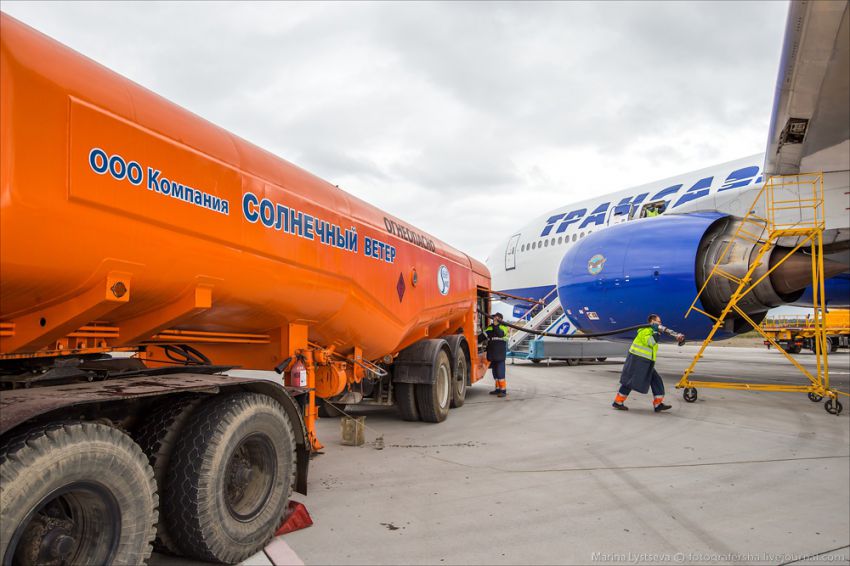 Обслуживание самолета на перроне Boeing 777, авиация, петропавловск-камчатский, елизово