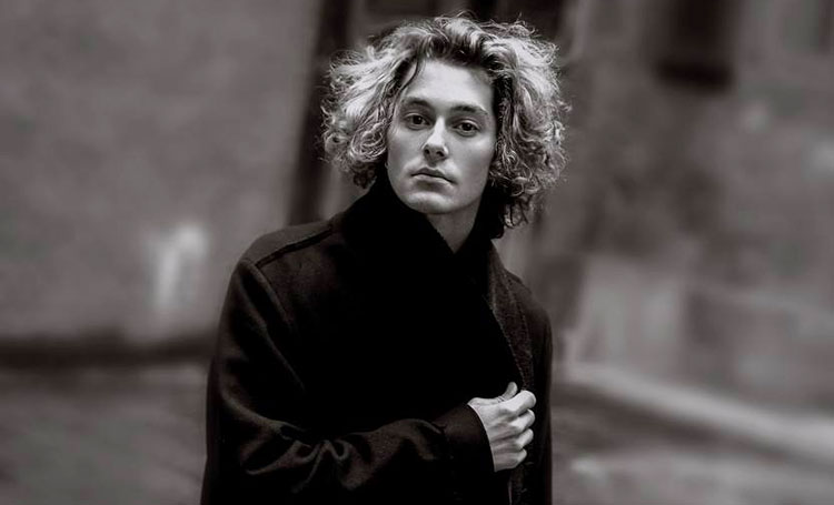 Актер сериала "Этерна" Анар Халилов: "Как, будучи красивым, молодым, не быть смелым?"