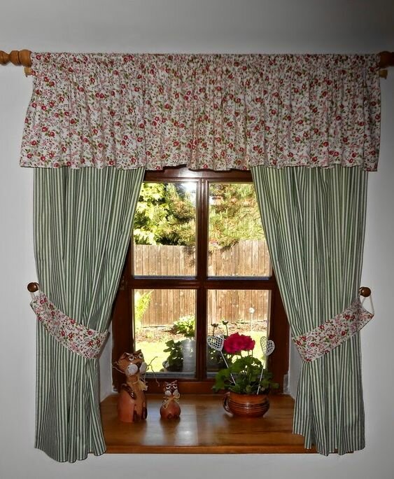 Короткие шторки в деревенском стиле на кухонное окно - современно и сохраняя традиции для дома и дачи,идеи и вдохновение