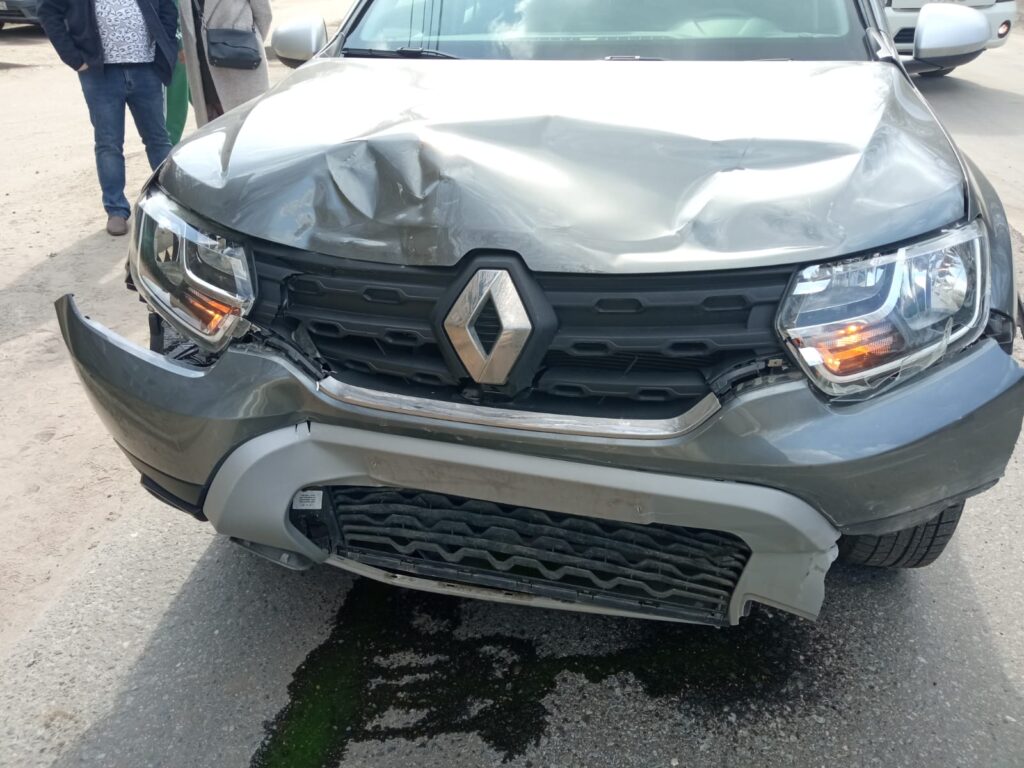 В Рязани столкнулись Renault и Chevrolet, пострадал водитель