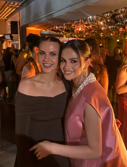 Селена Гомес в розовом мини-платье посетила вечеринку своего косметического бренда Гомес, ГомесСелена, Селена, Бенни, Бланко, оказались, звезда, свадьбу, пригласилаБенни, БланкоНедавно, скандала, центре, диагностировали, Причиной, общественной, критики, новый, подкаст, волчанку, Селене