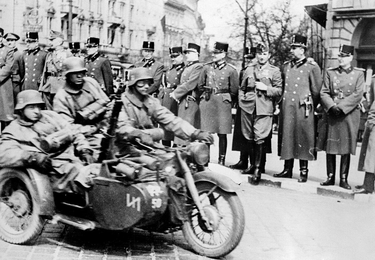 Getty Images
Немецкие войска в Будапеште накануне вторжения в Югославию, апрель 1941.