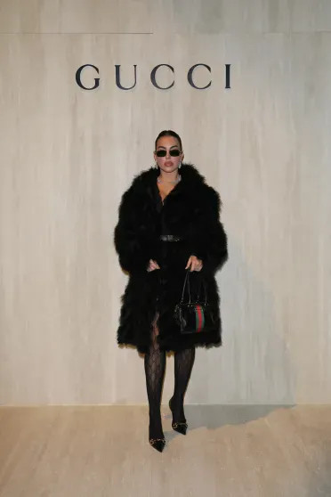 Неделя моды в Милане: Деми Мур в новом образе, Рената Литвинова с дочерью, Арина Соболенко и Кейт Мосс на показе Gucci Версаче, Донателла, Литвинова, Gucci, Милане, Арина, Рената, чёрной, Ромео, многие, пришла, Соболенко, Демны, экстремистской, организацией, коллекции, Пэрис, показ, ФеррариEsDeeKidПо, подиуму