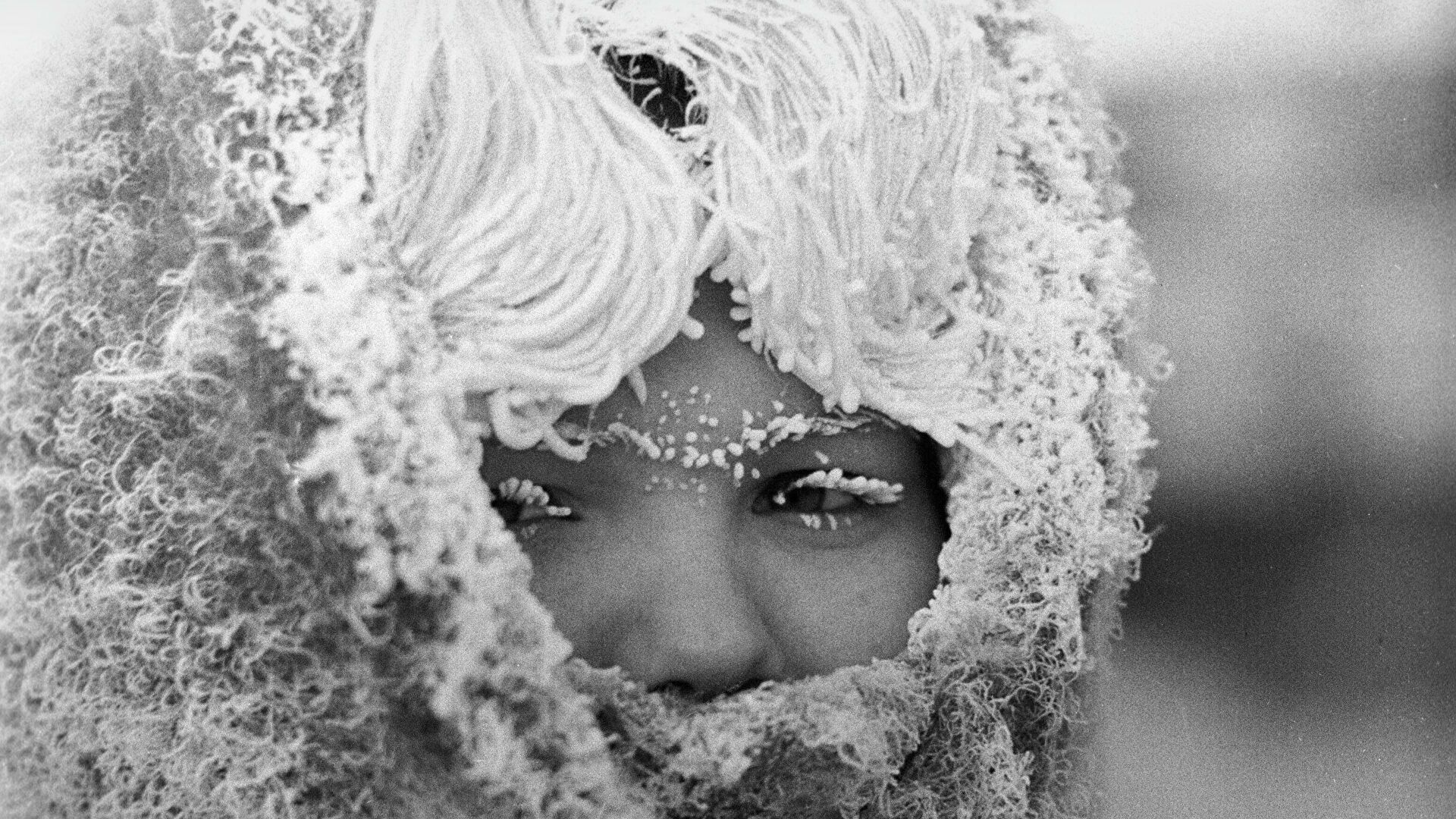 Девушка в сильный мороз - РИА Новости, 1920, 07.11.2021