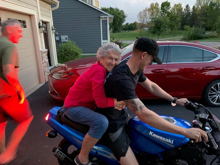 15 фактов, что если бы 50 лет назад появились социальные сети, то сегодня, наши бабушки и дедушки были бы популярными 15 фактов, что если бы 50 лет назад появились социальные сети, то сегодня, наши бабушки и дедушки были бы популярными