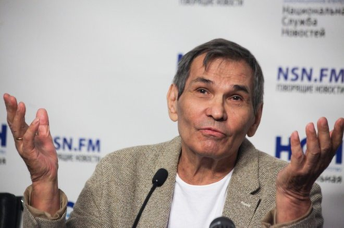 Алибасов в неадекватном состоянии заявился в адвокатскую контору Жорина и встал на колени