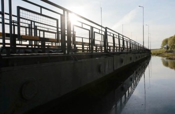 В Калуге понтонный мост откроют позже обычного из-за высокого уровня воды