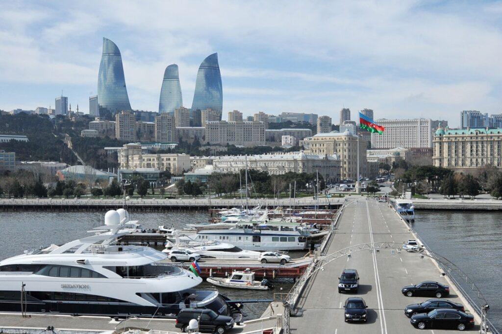 Азербайджан потребовал объяснений из-за рейда МВД в Екатеринбурге