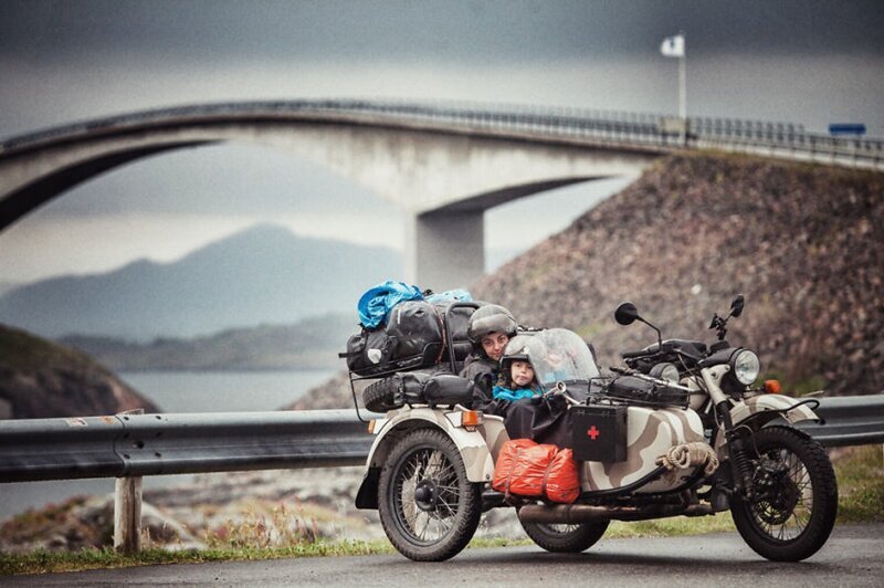 Впечатляющее путешествие семьи, объехавшей Европу на «Урале» Европа,мотоцикл,семейные путешествия