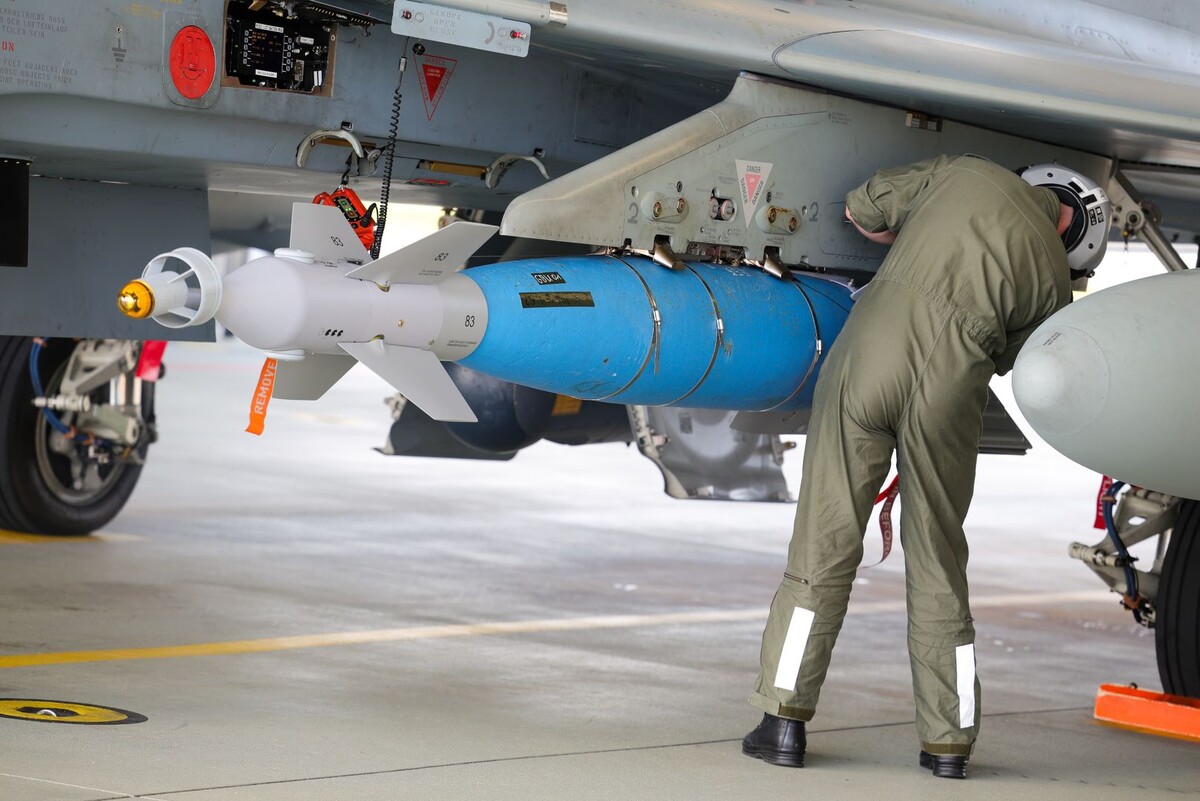Авиабомба GBU-48 на подdесе f-16 / Источник: © Global Look Press