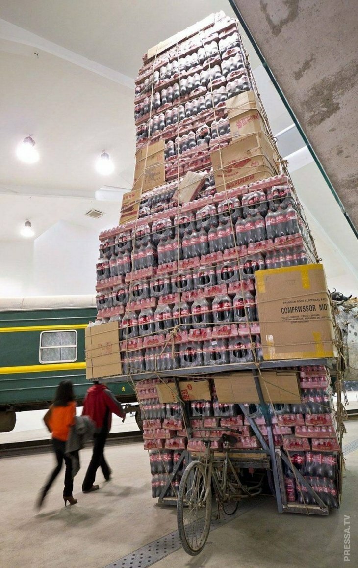 Чудеса погрузки и грузоперевозок: человек-муравей и его сила Чудеса погрузки и грузоперевозок: человек-муравей и его сила