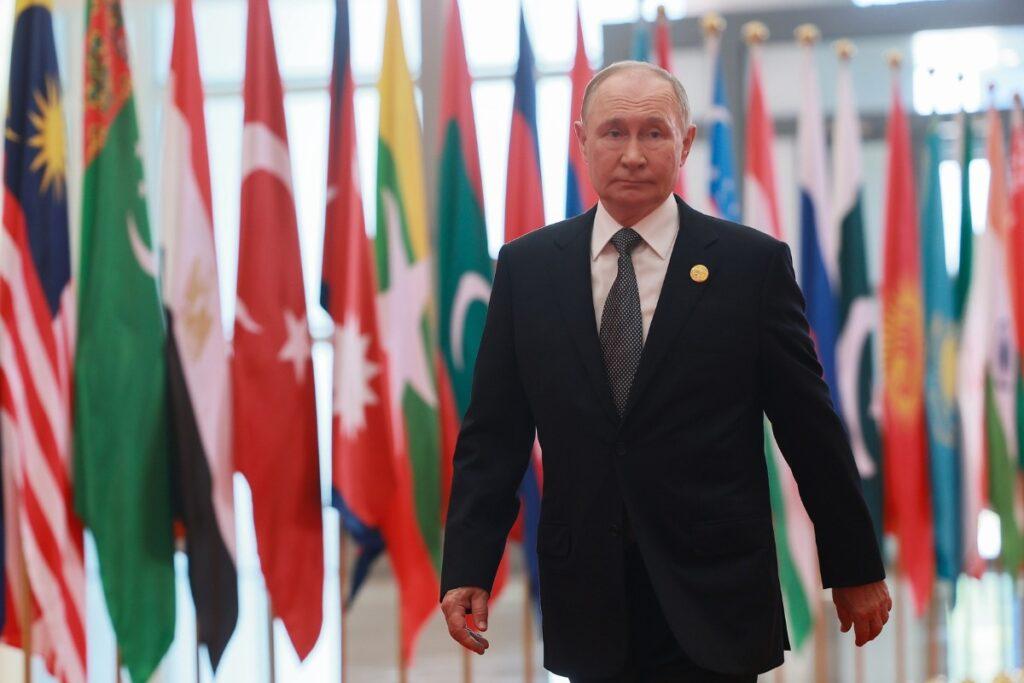 Путин: традиционные ценности пора вернуть в международную повестку