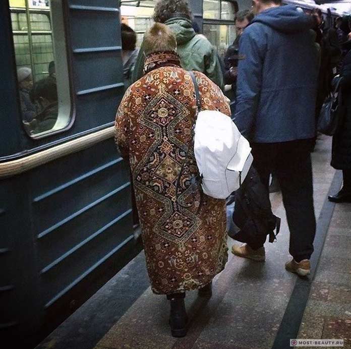 Удивительные фотографии модниц в метро: Ковер