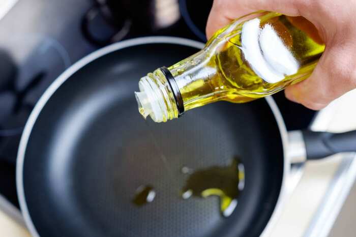 Зачем некоторые хозяйки специально сливают растительное масло в раковину быт,лайфхак,полезные советы