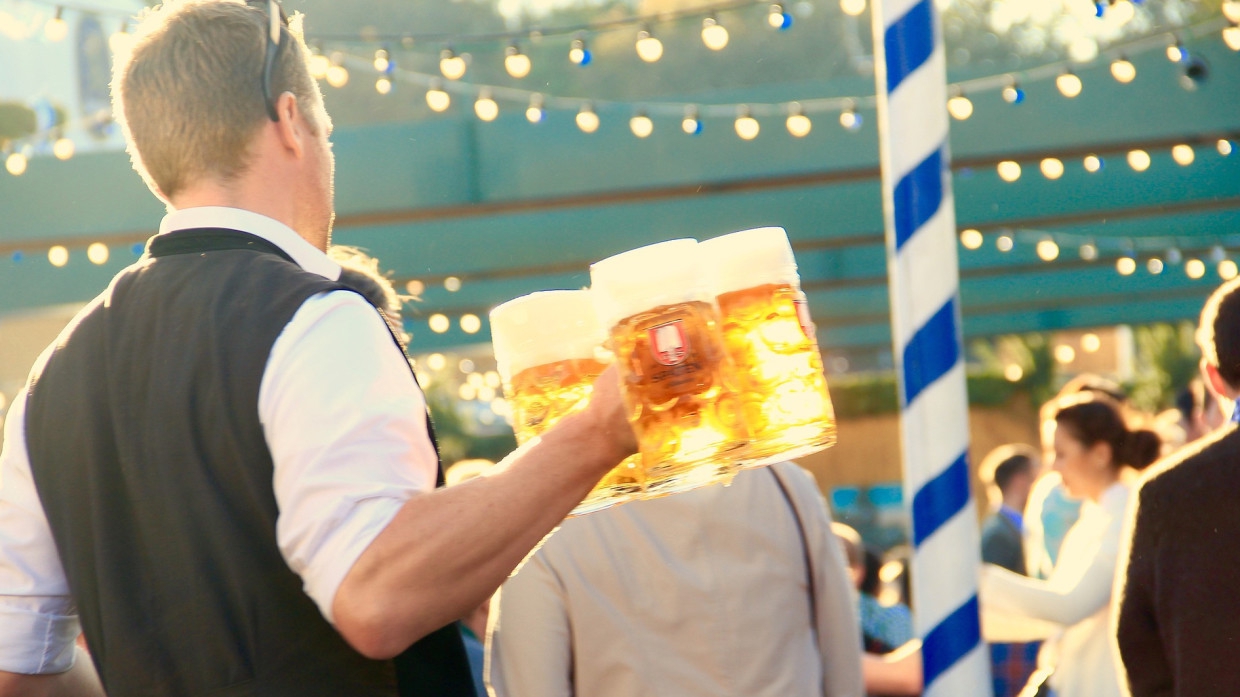 Футбольным фанатам рекомендовали не пить пиво в жару на матчах Евро-2020 Евро 2020