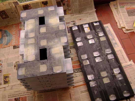 СТОЛИК ИЗ ВИДЕО-КАССЕТ. МАСТЕР-КЛАСС декор,дизайн,дом,жилье,инструмент,интерьер,квартира,мебель,ремонт,текстиль