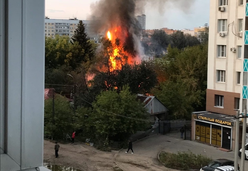 В центре Рязани сгорел частный дом