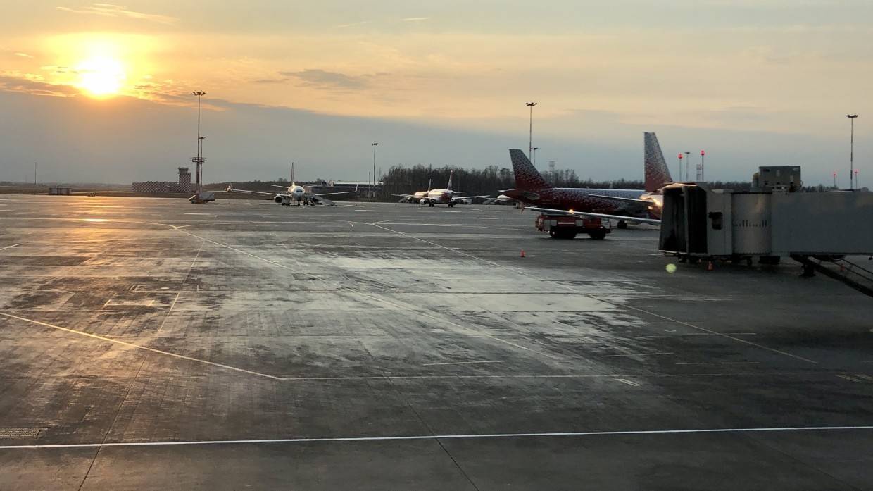 Петербургский аэропорт Пулково задержал вылеты сразу в восемь пунктов назначения