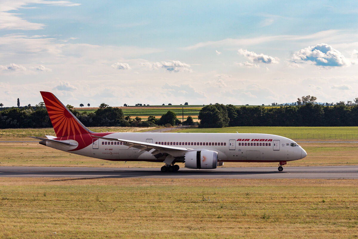 Борт Air India вылетел за пассажирами экстренно севшего самолета в Красноярске